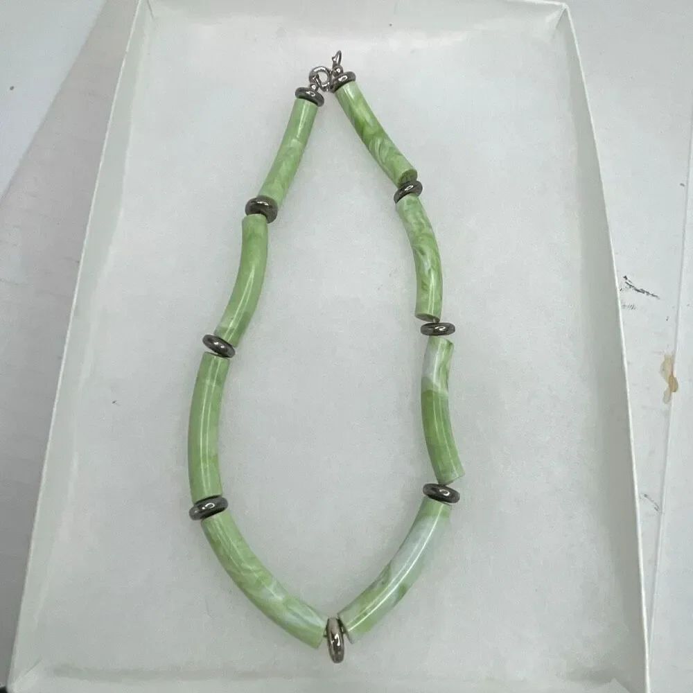 Vintage faux jade acrylic/metal necklace